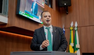 Com 27 votos, Ilde Taques assume Câmara e avisa: “Não seremos puxadinho da Prefeitura”