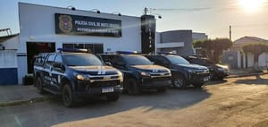 Polícia prende suspeito, apreende adolescente e investiga se revólver encontrado foi usado em execução em MT