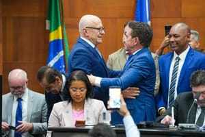 Pivetta vai à Justiça para barrar poder de Sérgio Ricardo sobre processos do TCE; BRT e concessões entram na disputa