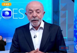 Lula enfrenta Flávio, defende crédito ao agro e diz ter aberto 700 mercados enquanto Bolsonaro apoiava Trump