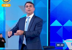“É impossível plantar e colher”: Flávio acusa Lula de sufocar agronegócio com juros altos e dívidas