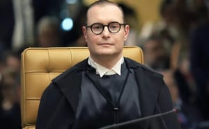 Zanin prorroga votação até as 19h, interrompe totalização dos votos e provoca impasse na Justiça Eleitoral
