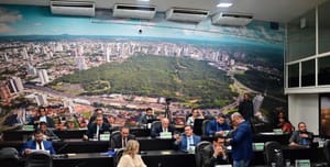 Câmara aprova pacote de Abilio que amplia licença-paternidade, libera venda de férias e muda regras dos servidores