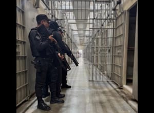 Polícia Penal faz operação simultânea em 42 presídios de MT para combater entrada de celulares e drogas