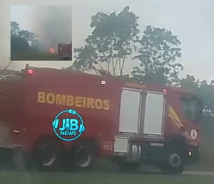 ALERTA: Incêndio atinge vegetação, mobiliza bombeiros e ameaça motoristas na MT-251, a caminho de Chapada
